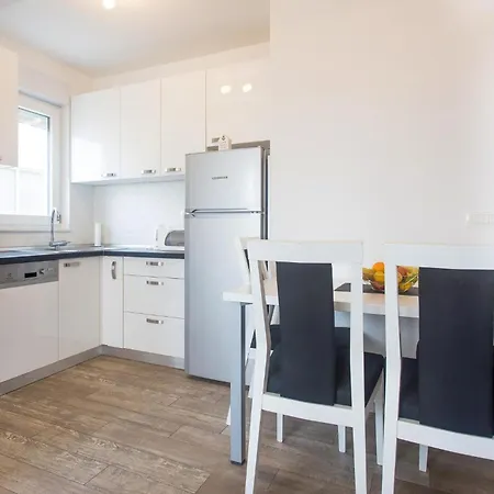 Lovely In With Wifi Apartment Makarska