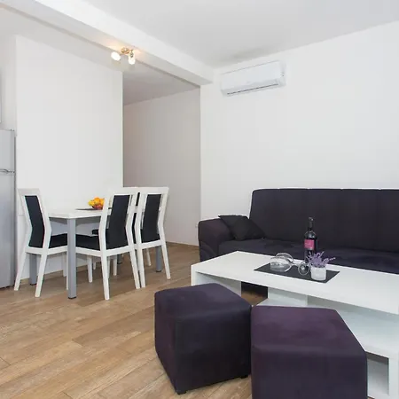 Lovely In With Wifi Apartment Makarska