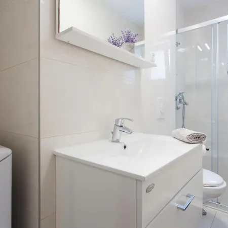 Apartment Lovely In With Wifi Makarska