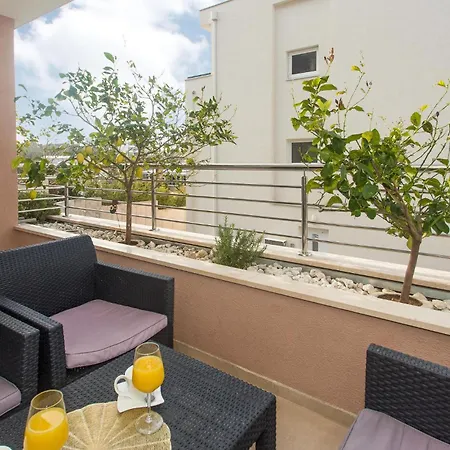 Lovely In With Wifi Apartment Makarska