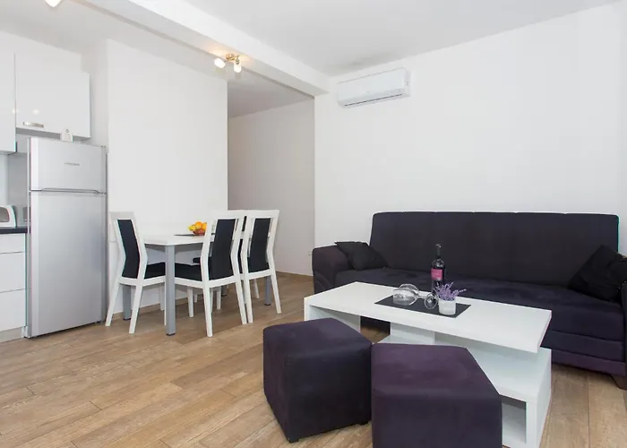 Lovely In With Wifi Appartement Makarska